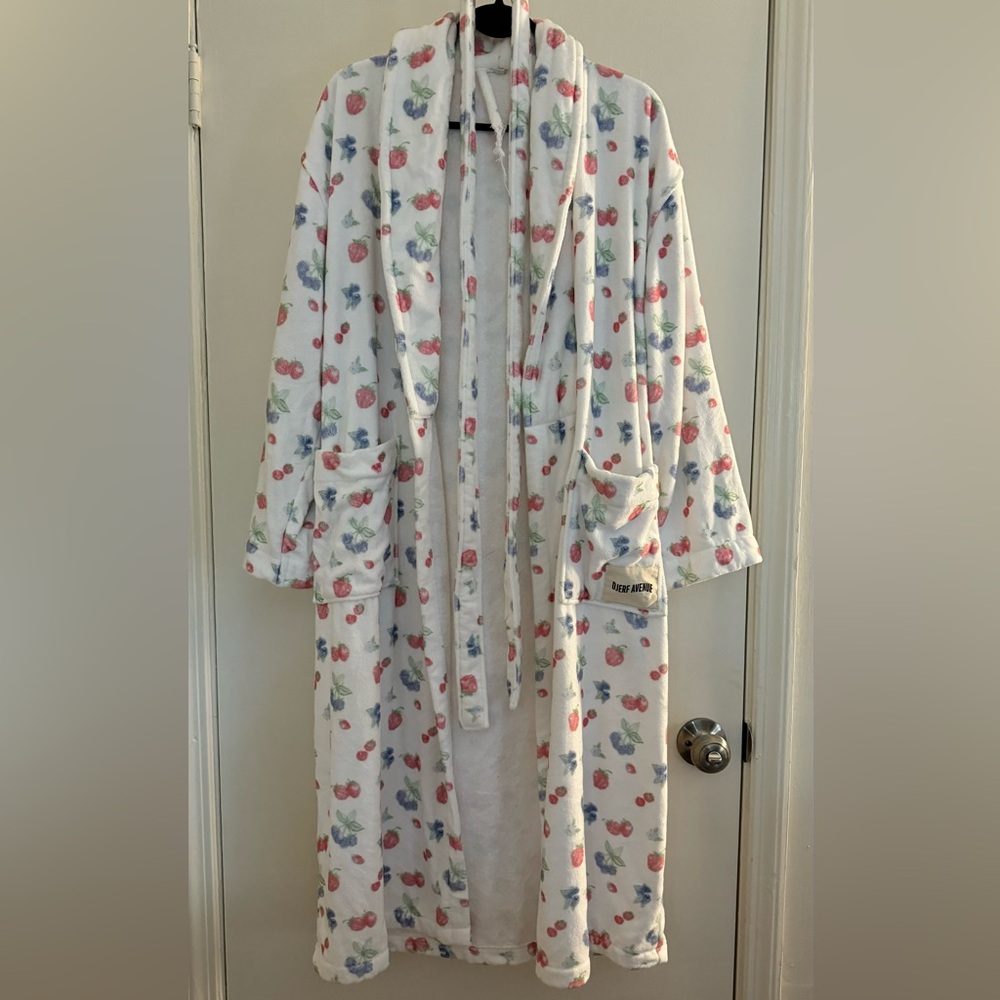 Djerf Avenue summer berries robe